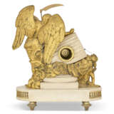 A LOUIS XVI ORMOLU-MOUNTED WHITE MARBLE STRIKING MANTEL CLOCK - Foto 5