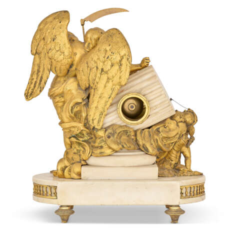 A LOUIS XVI ORMOLU-MOUNTED WHITE MARBLE STRIKING MANTEL CLOCK - photo 5