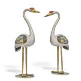 A PAIR OF CLOISONN&#201; ENAMEL CRANES - Foto 1