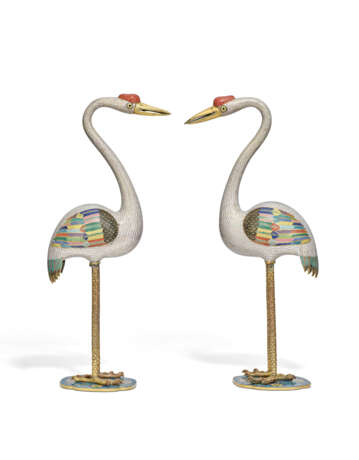 A PAIR OF CLOISONN&#201; ENAMEL CRANES - Foto 2