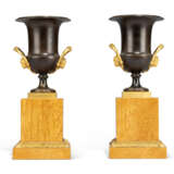 A PAIR OF RUSSIAN EMPIRE ORMOLU-MOUNTED PATINATED-BRONZE VASES - фото 2