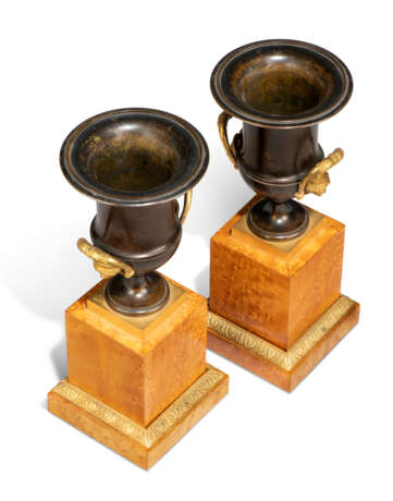 A PAIR OF RUSSIAN EMPIRE ORMOLU-MOUNTED PATINATED-BRONZE VASES - photo 3