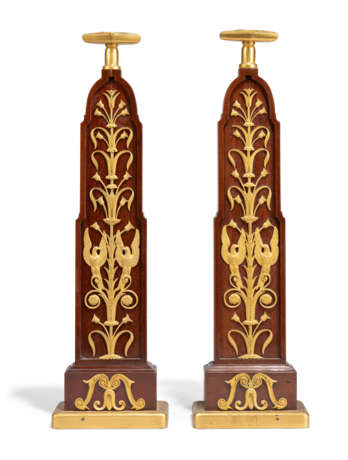 A PAIR OF EMPIRE-STYLE ORMOLU-MOUNTED MAHOGANY DOORSTOPS - фото 2