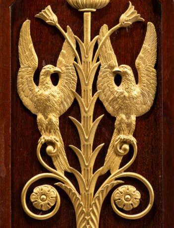 A PAIR OF EMPIRE-STYLE ORMOLU-MOUNTED MAHOGANY DOORSTOPS - Foto 5