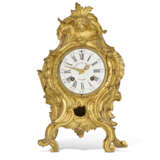 A LOUIS XV ORMOLU STRIKING BRACKET CLOCK - photo 1