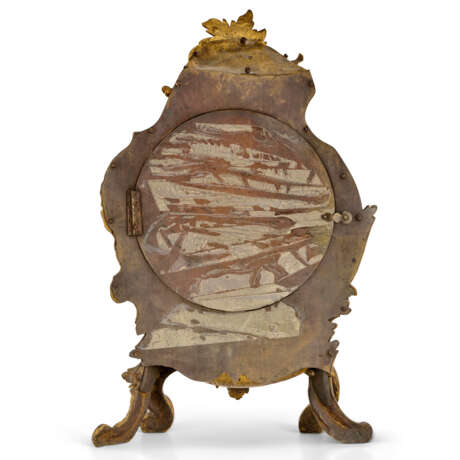 A LOUIS XV ORMOLU STRIKING BRACKET CLOCK - фото 4