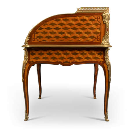 A LOUIS XV ORMOLU-MOUNTED AMARANTH, BOIS SATINE, TULIPWOOD AND GREEN-STAINED SYCAMORE BUREAU A CYLINDRE - photo 4