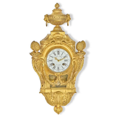 A LATE LOUIS XV ORMOLU CARTEL CLOCK - Foto 1