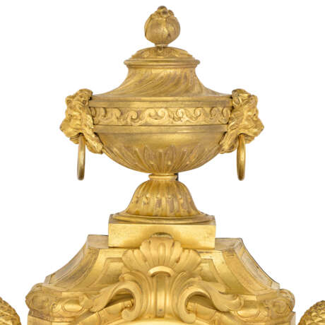 A LATE LOUIS XV ORMOLU CARTEL CLOCK - Foto 5