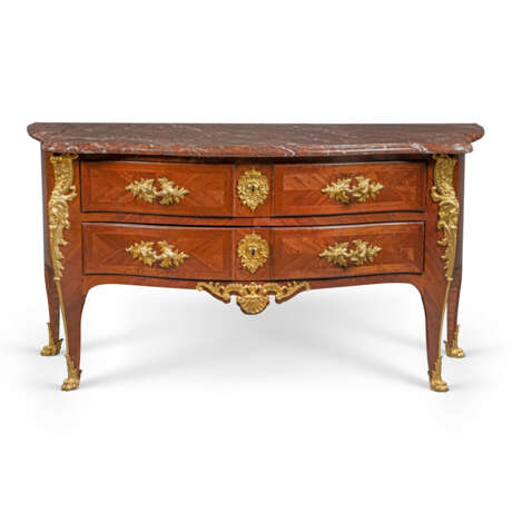 A LOUIS XV ORMOLU-MOUNTED AMARANTH COMMODE - photo 1