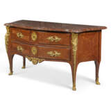 A LOUIS XV ORMOLU-MOUNTED AMARANTH COMMODE - фото 2