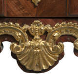 A LOUIS XV ORMOLU-MOUNTED AMARANTH COMMODE - photo 5