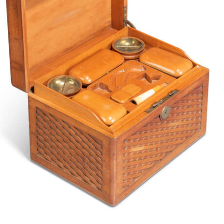 A FRENCH SMOKERS COMPENDIUM AND A SATINWOOD GLOVE BOX - фото 3