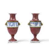 A PAIR OF DIRECTOIRE PORPHYRY-GROUND SEVRES PORCELAIN VASES - photo 3