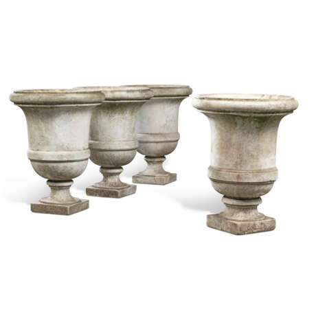 A SET OF FOUR MARBLE GARDEN URNS - фото 1