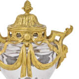 A LOUIS XVI ORMOLU-MOUNTED AND VERRE DE BOHEME VASE AND COVER - Foto 6