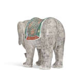 A RARE AND MAGNIFICENT FAMILLE VERTE MODEL OF AN ELEPHANT - фото 3