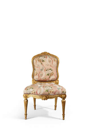 A SET OF FOUR LATE LOUIS XV GILTWOOD CHAISES - фото 2