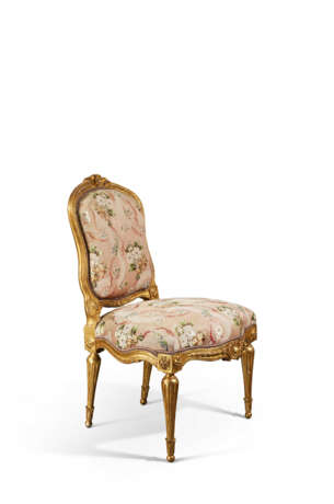 A SET OF FOUR LATE LOUIS XV GILTWOOD CHAISES - фото 5