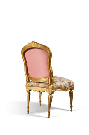A SET OF FOUR LATE LOUIS XV GILTWOOD CHAISES - photo 6