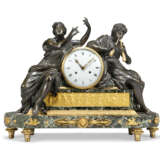 A DIRECTOIRE ORMOLU-MOUNTED PATINATED-BRONZE AND GREEN MARBLE MANTEL CLOCK - Foto 1