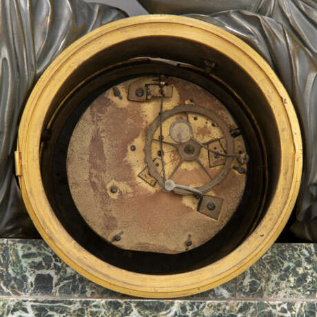 A DIRECTOIRE ORMOLU-MOUNTED PATINATED-BRONZE AND GREEN MARBLE MANTEL CLOCK - photo 5