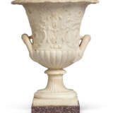 AN ITALIAN WHITE MARBLE AND PORPHYRY CAMPANA VASE - Foto 1