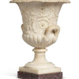 AN ITALIAN WHITE MARBLE AND PORPHYRY CAMPANA VASE - фото 2