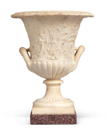 AN ITALIAN WHITE MARBLE AND PORPHYRY CAMPANA VASE - фото 3