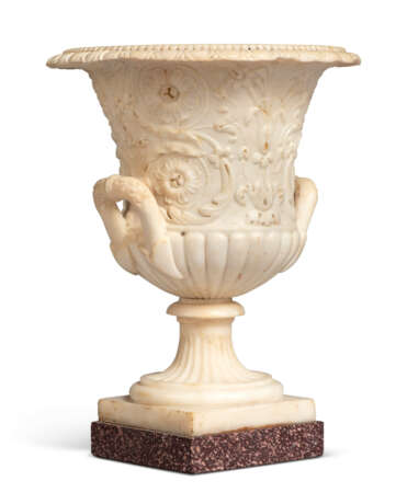 AN ITALIAN WHITE MARBLE AND PORPHYRY CAMPANA VASE - photo 4