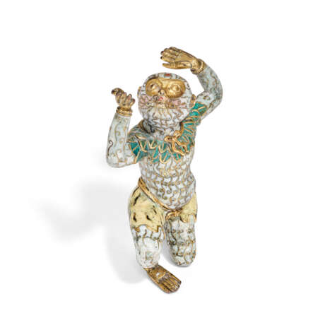 A RARE SMALL CLOISONNE ENAMEL FIGURE OF A KNEELING MONKEY - фото 3