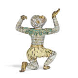 A RARE SMALL CLOISONNE ENAMEL FIGURE OF A KNEELING MONKEY - Foto 5