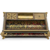 A LOUIS XIV ORMOLU-MOUNTED BRASS-INLAID TORTOISESHELL AND BOULLE MARQUETRY INKSTAND - photo 4