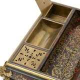 A LOUIS XIV ORMOLU-MOUNTED BRASS-INLAID TORTOISESHELL AND BOULLE MARQUETRY INKSTAND - photo 5