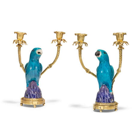 A PAIR OF LOUIS XVI ORMOLU-MOUNTED CHINESE EXPORT TURQUOISE AND AUBERGINE MODELS OF PARROTS - photo 1