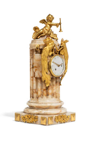 A LOUIS XVI ORMOLU AND ALABASTER MANTEL CLOCK - Foto 2