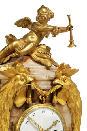 A LOUIS XVI ORMOLU AND ALABASTER MANTEL CLOCK - Foto 4