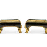 A PAIR OF LOUIS XIV ORMOLU AND BRASS-MOUNTED TORTOISESHELL AND EBONY STANDS - фото 4