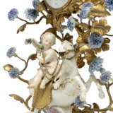 A LOUIS XV MEISSEN AND FRENCH PORCELAIN AND ORMOLU MANTEL CLOCK - Foto 4