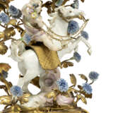 A LOUIS XV MEISSEN AND FRENCH PORCELAIN AND ORMOLU MANTEL CLOCK - Foto 6