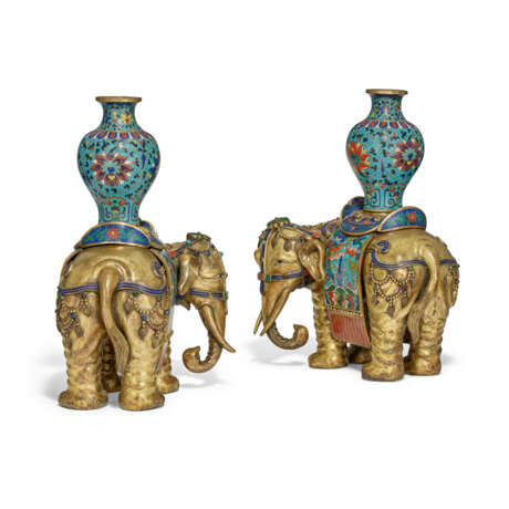 A MAGNIFICENT PAIR OF CLOISONNE AND CHAMPLEVE ENAMEL `ELEPHANT AND VASE` GROUPS - фото 2