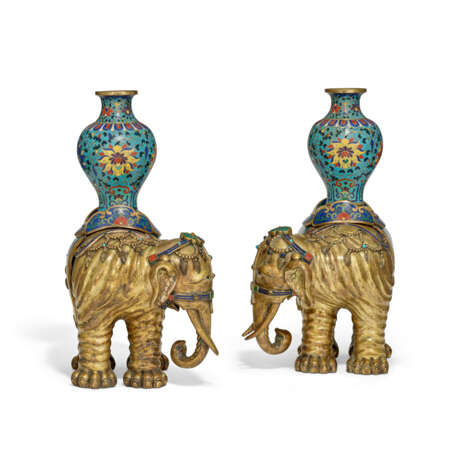 A MAGNIFICENT PAIR OF CLOISONNE AND CHAMPLEVE ENAMEL `ELEPHANT AND VASE` GROUPS - photo 3