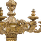 A LOUIS XIV-STYLE GILTWOOD EIGHT-LIGHT CHANDELIER - Foto 4