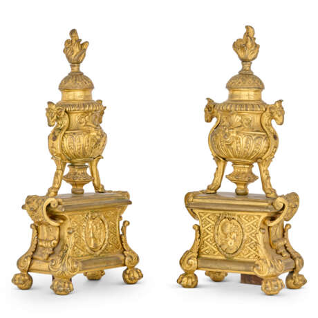 A PAIR OF LOUIS XIV ORMOLU CHENETS - photo 5