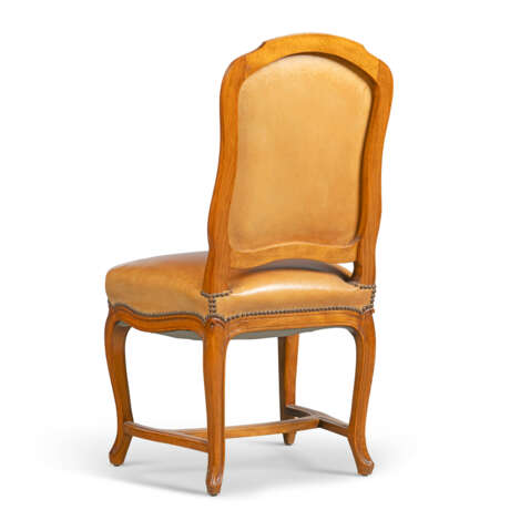 A SUITE OF TWELVE LOUIS-XV STYLE BEECH DINING-CHAIRS - фото 2