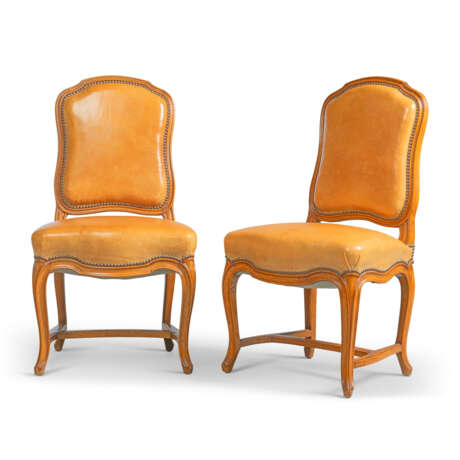 A SUITE OF TWELVE LOUIS-XV STYLE BEECH DINING-CHAIRS - photo 4