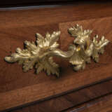 A LOUIS XV ORMOLU-MOUNTED AMARANTH COMMODE - photo 5