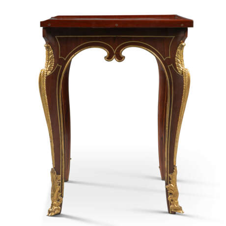 A REGENCE ORMOLU-MOUNTED AND BRASS-INLAID AMARANTH TABLE A ECRIRE - Foto 2