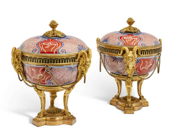 A PAIR OF LOUIS XVI ORMOLU-MOUNTED JAPANESE IMARI PORCELAIN BRULE-PARFUMS - photo 1