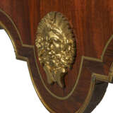 A REGENCE ORMOLU-MOUNTED AND BRASS-INLAID AMARANTH TABLE A ECRIRE - Foto 6